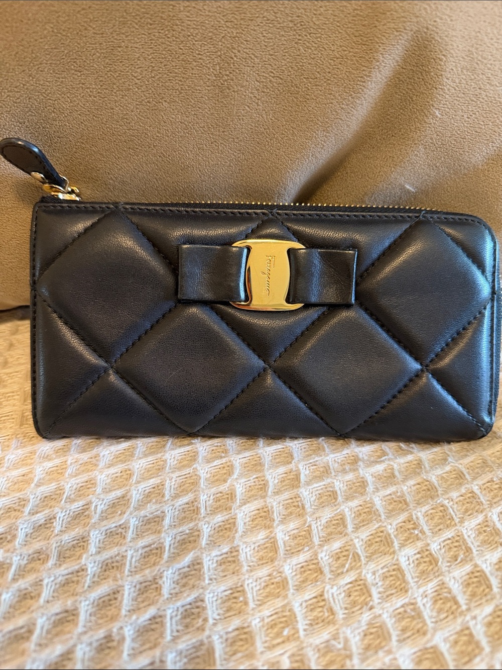 EUC Salvatore Ferragamo  Zippy Wallet